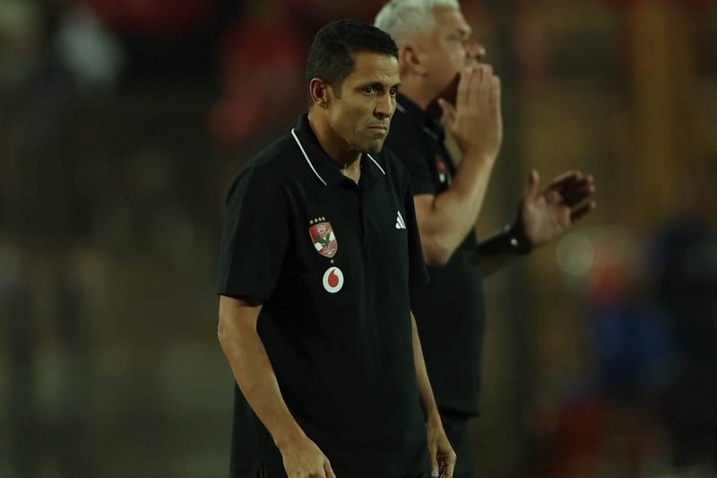 عموتة ينوه بلاعبي الأهلي أمام الزمالك